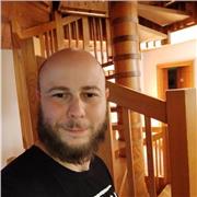 Professore giovane per studio e compiti, esperto e simpatico, lavoro con i genitori per i ragazzi. Massimo dialogo.